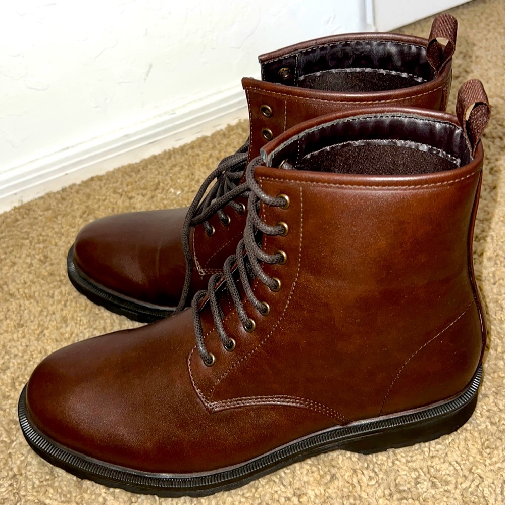 Nice brown leather boot with black bottom.